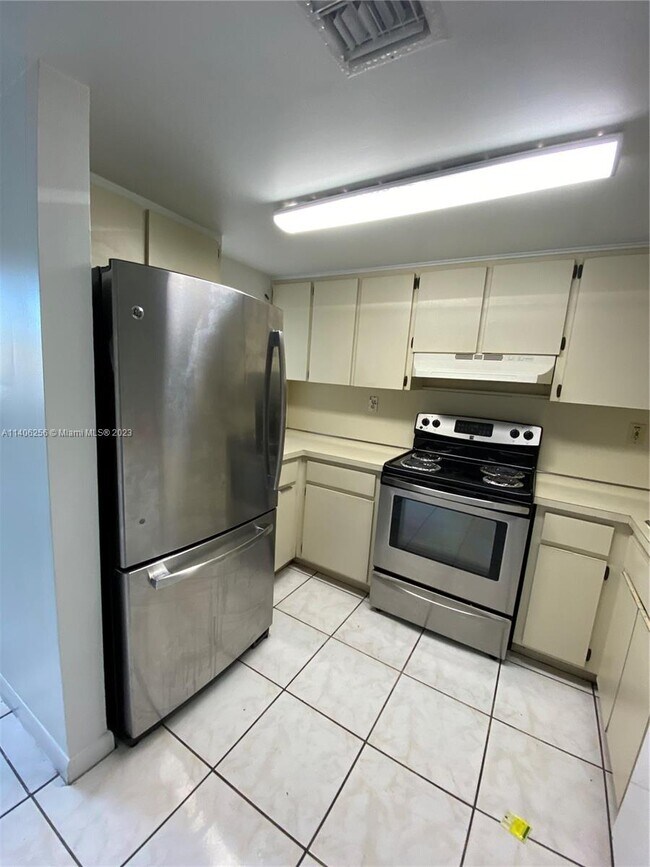 Foto del edificio - 2500 NW 28th St