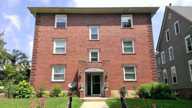 Building Photo - 450 Macon St