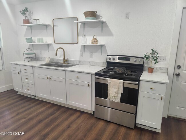 Foto del edificio - 208 Gray Ave