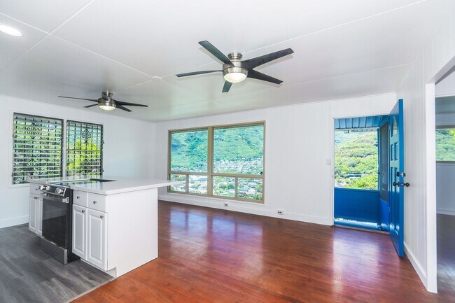 Building Photo - 1520-BK
