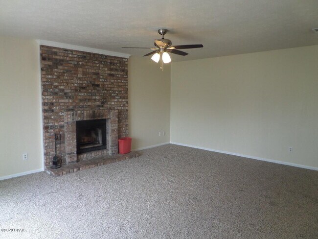 Building Photo - 3727 Greentree Pl