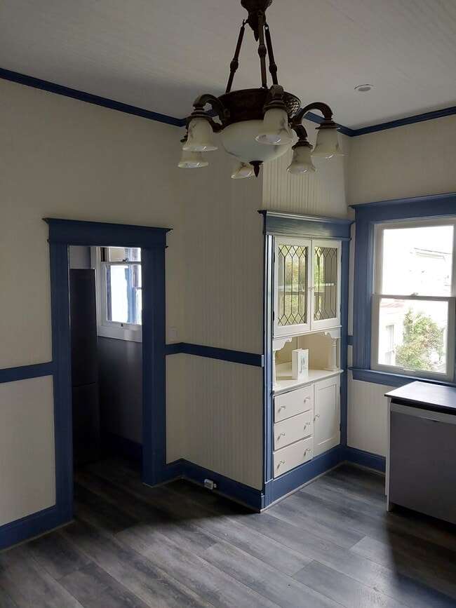 Building Photo - 1110 Hollister Ave