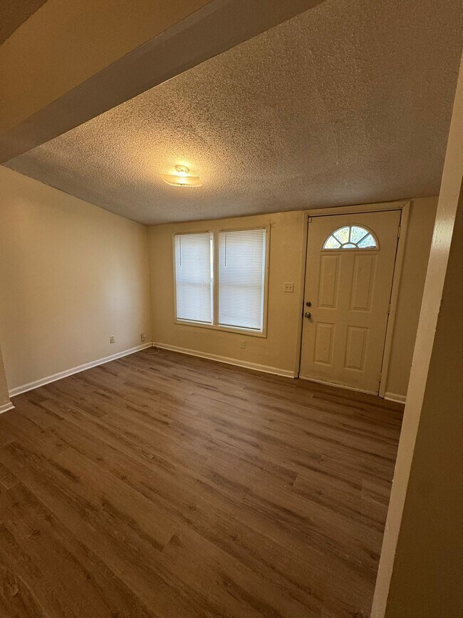Foto del edificio - 460 N Lincoln St