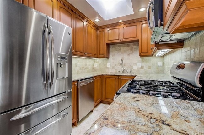 https://my.matterport.com/show/?m=jzeRU6tT8Ln - 1331 N Lincoln St