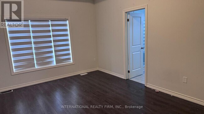 Photo du bâtiment - 1222 Plymouth Dr