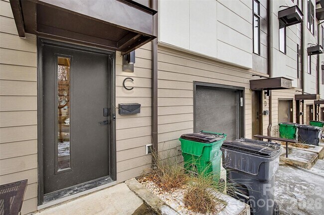 Foto del edificio - 840 E 18th St