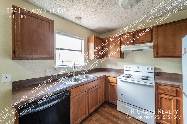 Building Photo - 5941 Shadydell Dr