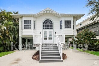 Building Photo - 771 Park Ave