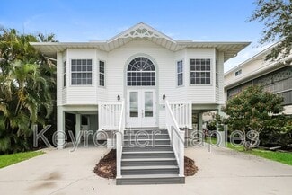 Building Photo - 771 Park Ave