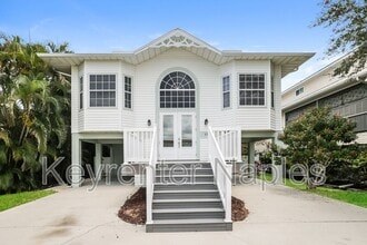 Building Photo - 771 Park Ave
