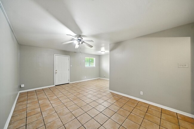 Building Photo - 9015 Ivy Spring Ln