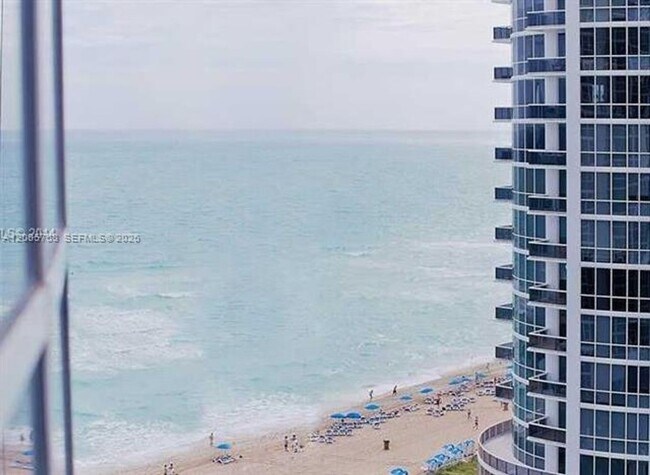 Foto del edificio - 18201 Collins Ave