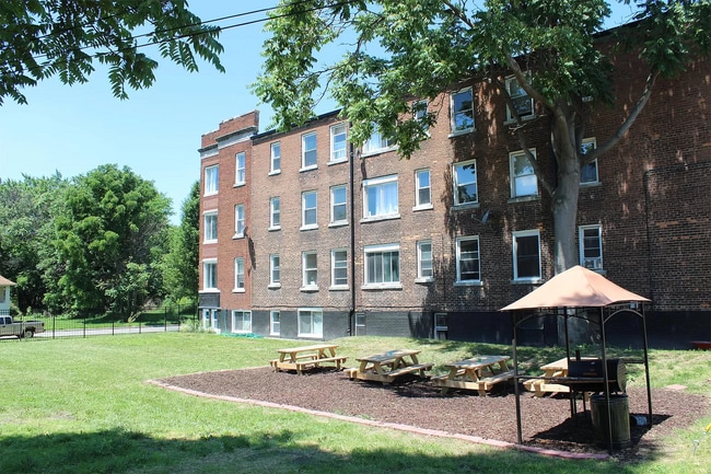 Building Photo - 7536 Dunedin St