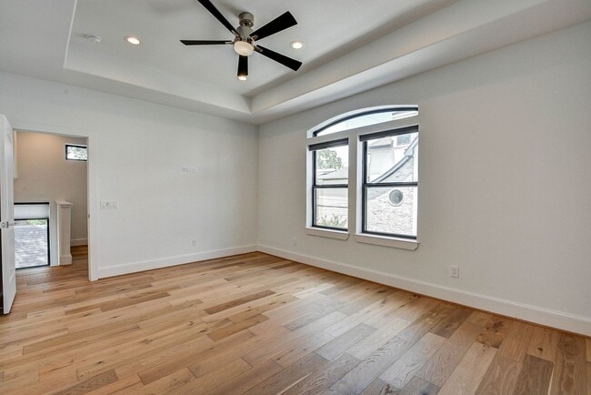 Building Photo - 3 Story 4 Bedroom Home for Lease in the He...