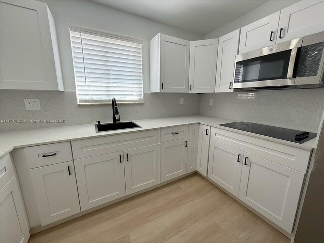 Foto del edificio - 3252 W 70th St