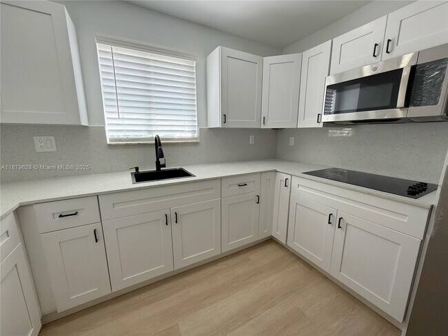 Building Photo - 3252 W 70th St
