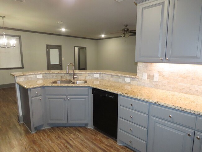 Building Photo - 2528 Guinn Farms Rd