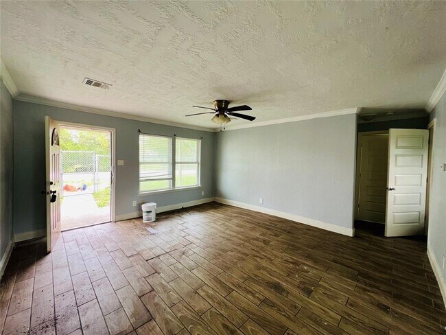 Building Photo - 3706 Mt Pleasant St