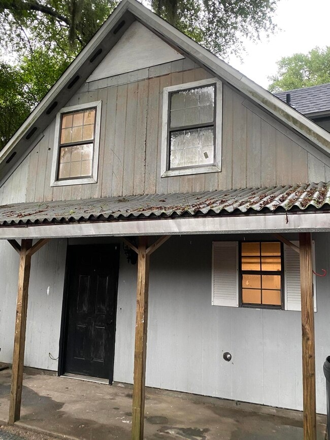 Building Photo - 10 Racetrack Rd NW