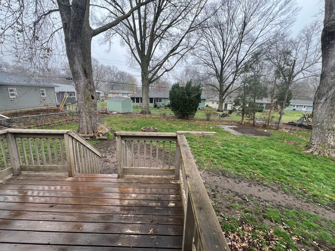 Foto principal - 3 bedroom 1.5 Bathroom with a Large Backya...