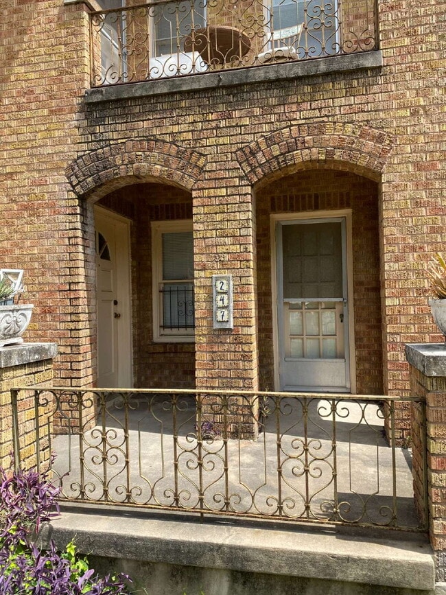 Foto del edificio - 247 E Lullwood Ave