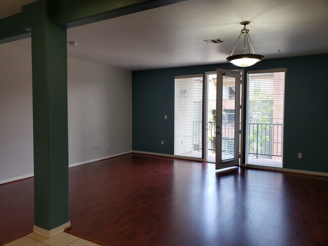 Foto del edificio - 360 W Avenue 26