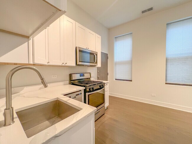 Foto del edificio - 952 W Armitage Ave