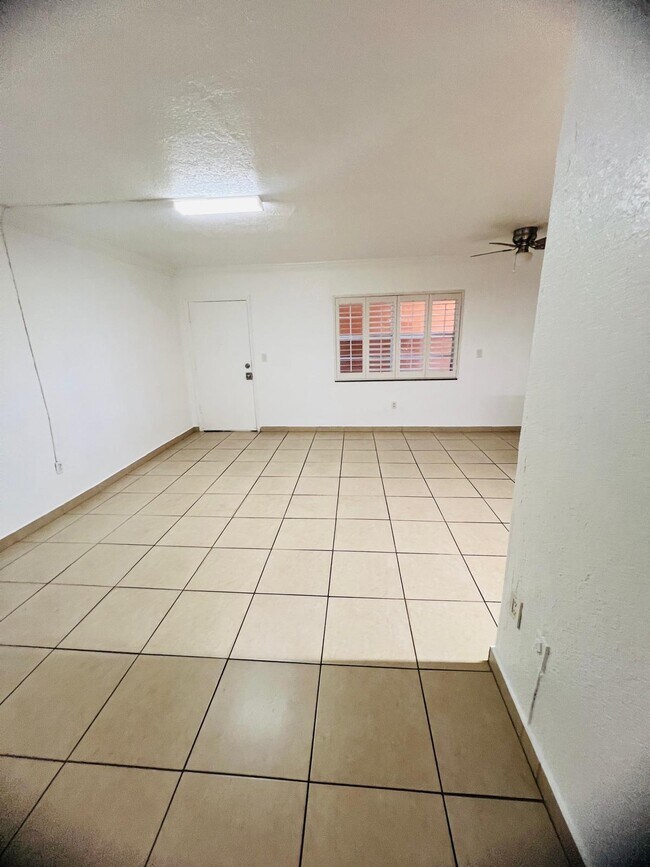 Foto del edificio - 1280 W 54th St