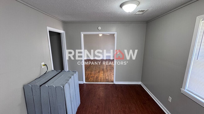 Building Photo - 386 Navy Dr