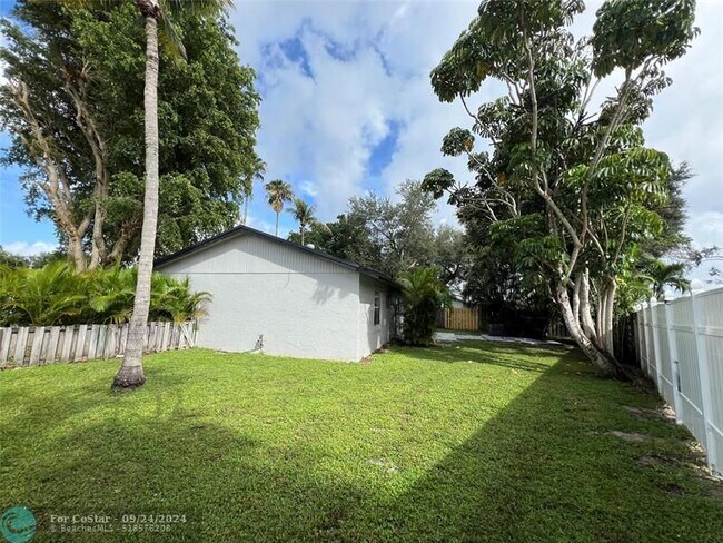 Building Photo - 18435 Spanish Isles Ct