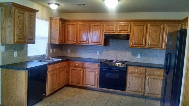 Foto del edificio - 8204 Aaron Dr