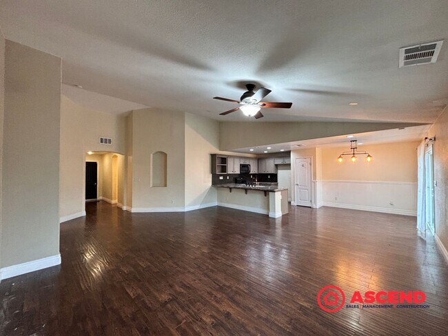 Foto del edificio - Beautiful NW Bakersfield Home | Cul-de-Sac Living + Solar