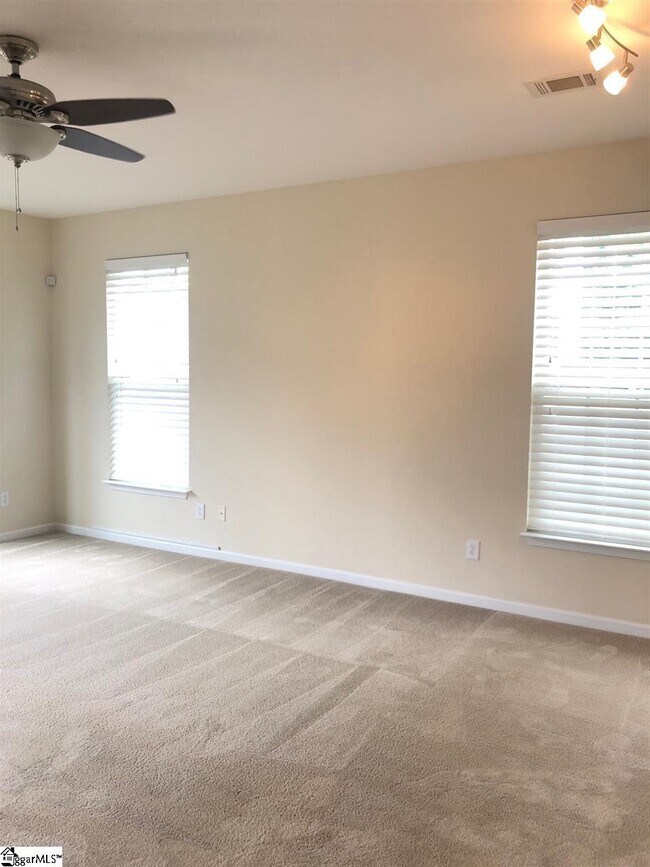 Building Photo - 210 Elise Dr