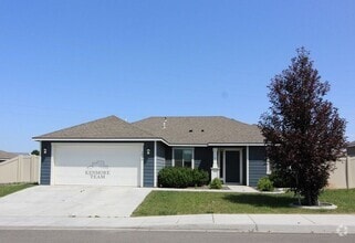 Building Photo - 1043 S Blueberry Pl
