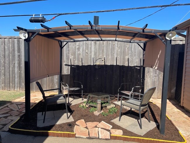 Building Photo - 301 Nottingham Dr