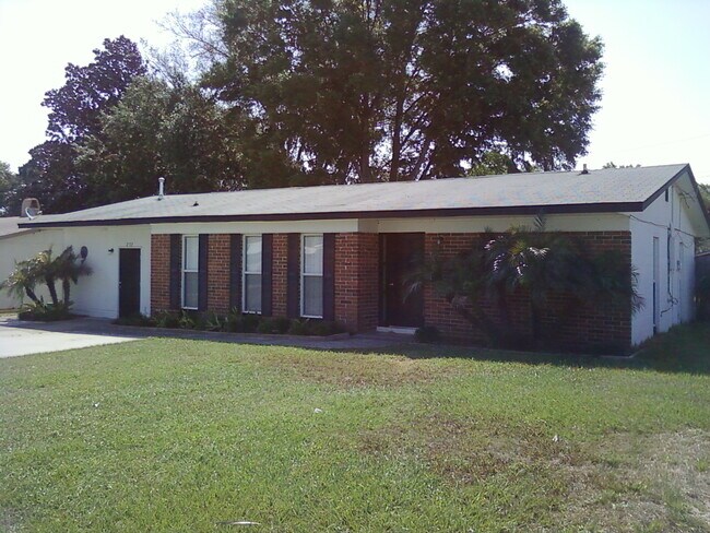 Building Photo - 232 River Dr