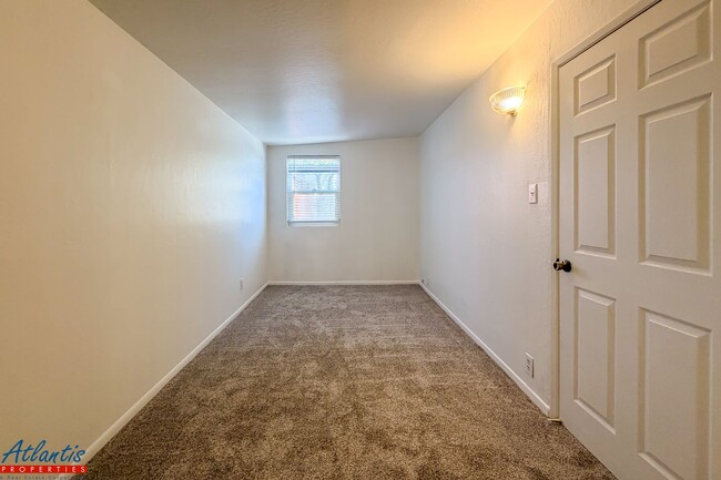 Building Photo - 321 Leland Ave