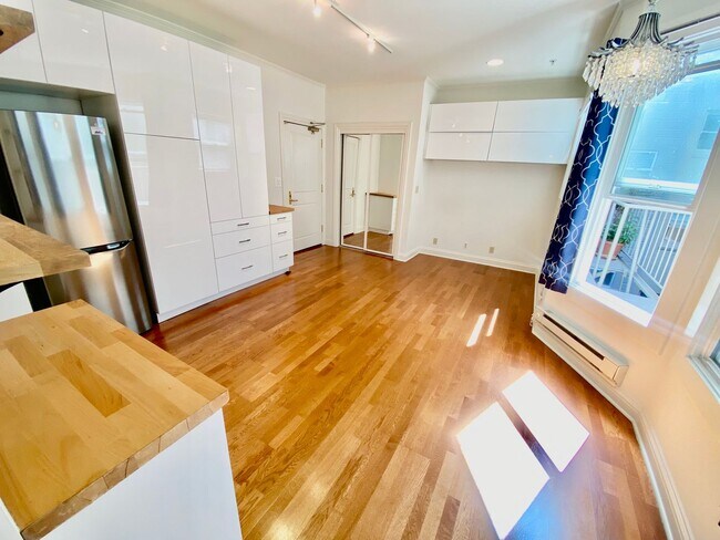 Building Photo - Two Weeks Free!! Gorgeous Boutique Studio ...