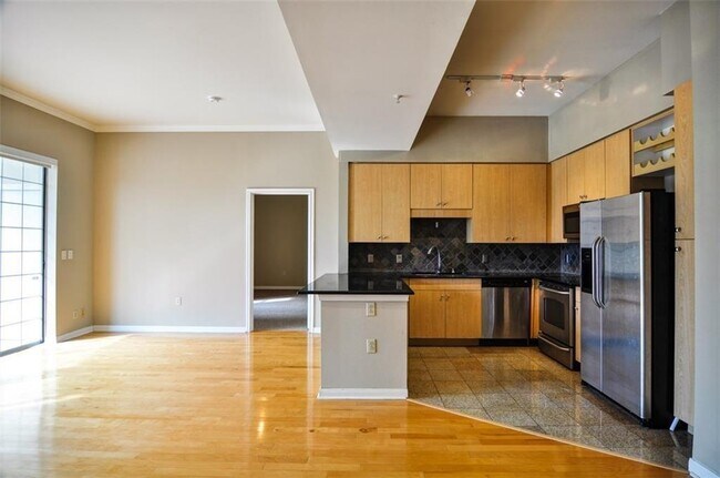 Building Photo - 3225 Turtle Creek Blvd