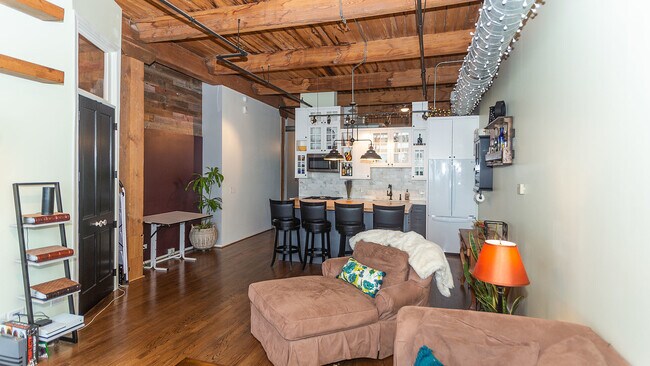 Building Photo - 1250 W Van Buren St