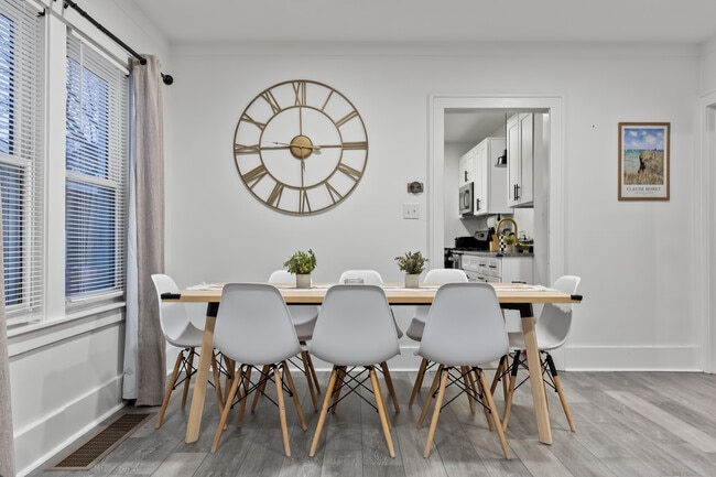 Foto del edificio - 429 S Kenwood Ave