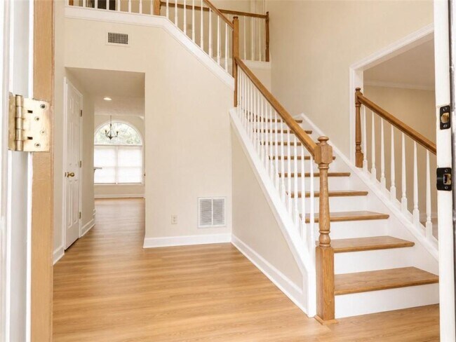 Building Photo - 1630 Green Oak Cir NW
