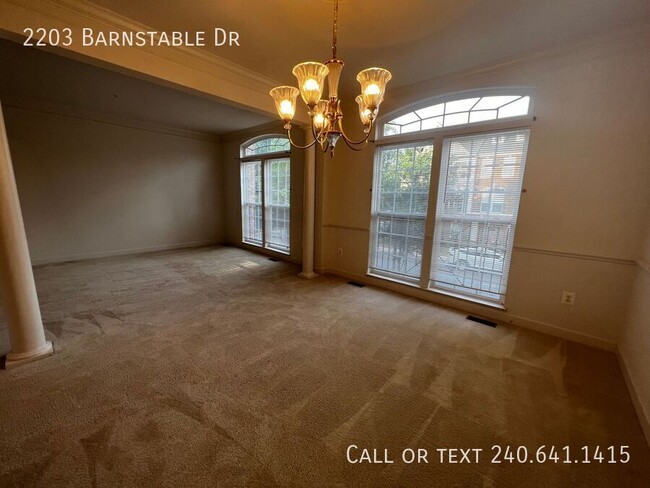 Foto del edificio - 2203 Barnstable Dr