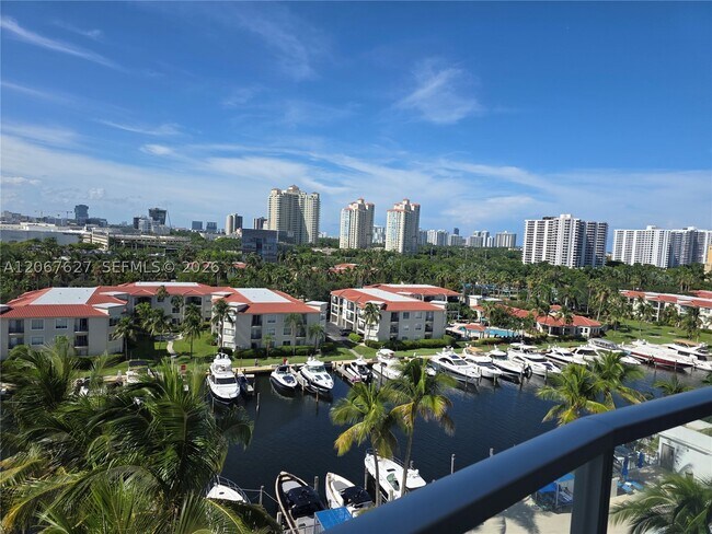 Foto del edificio - 3029 NE 188th St