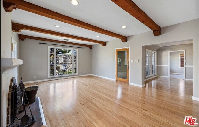 Foto del edificio - 1217 Stearns Dr