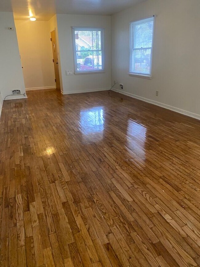 Foto del edificio - CHARMING 3 BED, 1 BATH HOME