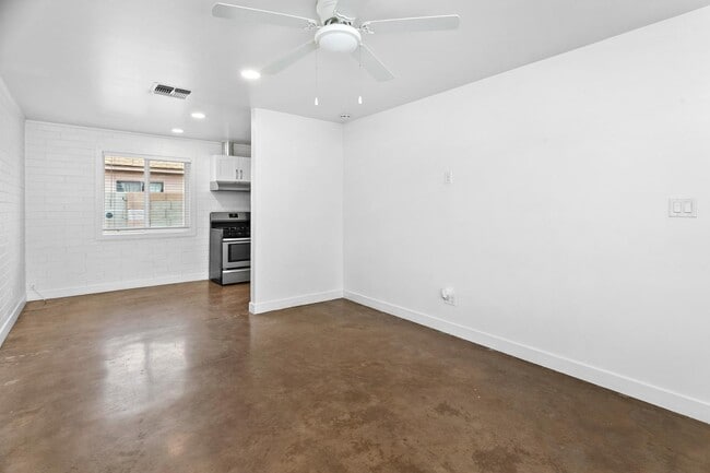 Building Photo - 1646 E McKinley St