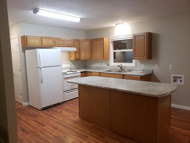 Building Photo - 613 Cherokee Dr