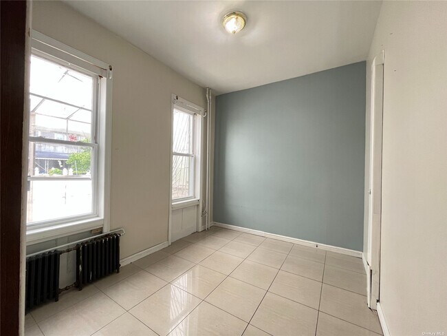 Building Photo - 373 Weirfield St