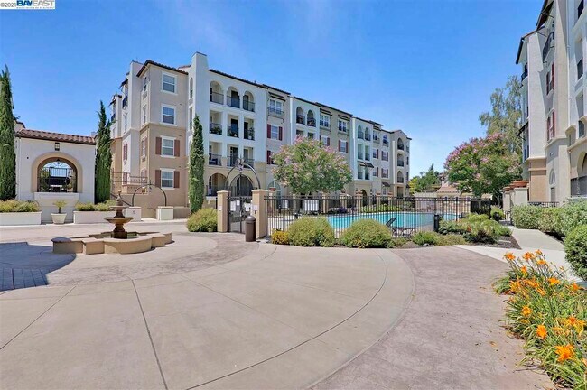 Building Photo - 3360 Maguire Way